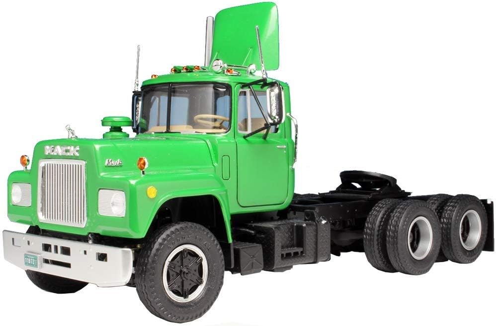 AMT Mack R685ST Semi Tractor 1/25 Scale Model Kit