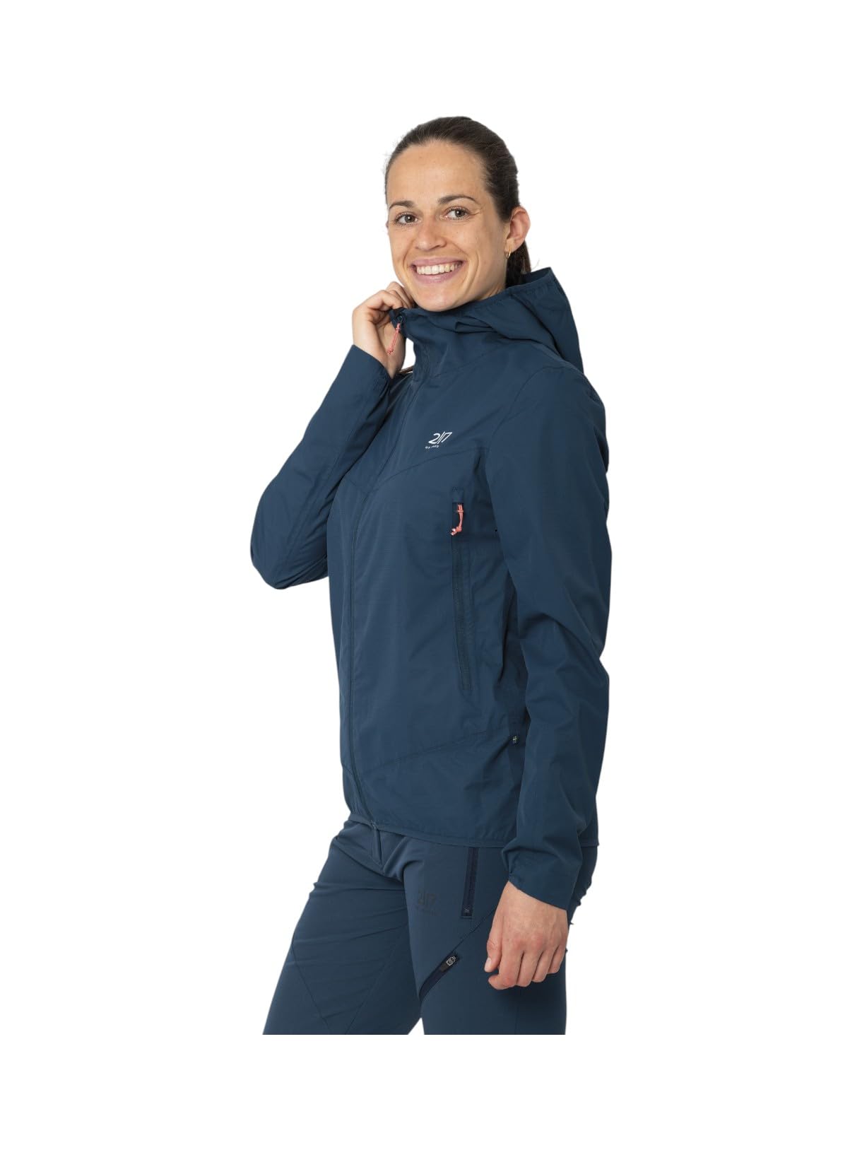 2117 of Sweden Jacks - Chaqueta para mujer con capucha de 2,5 l, impermeable, transpirable, compacta. Perfecta para aventuras al aire libre con capucha ajustable y costuras selladas.
