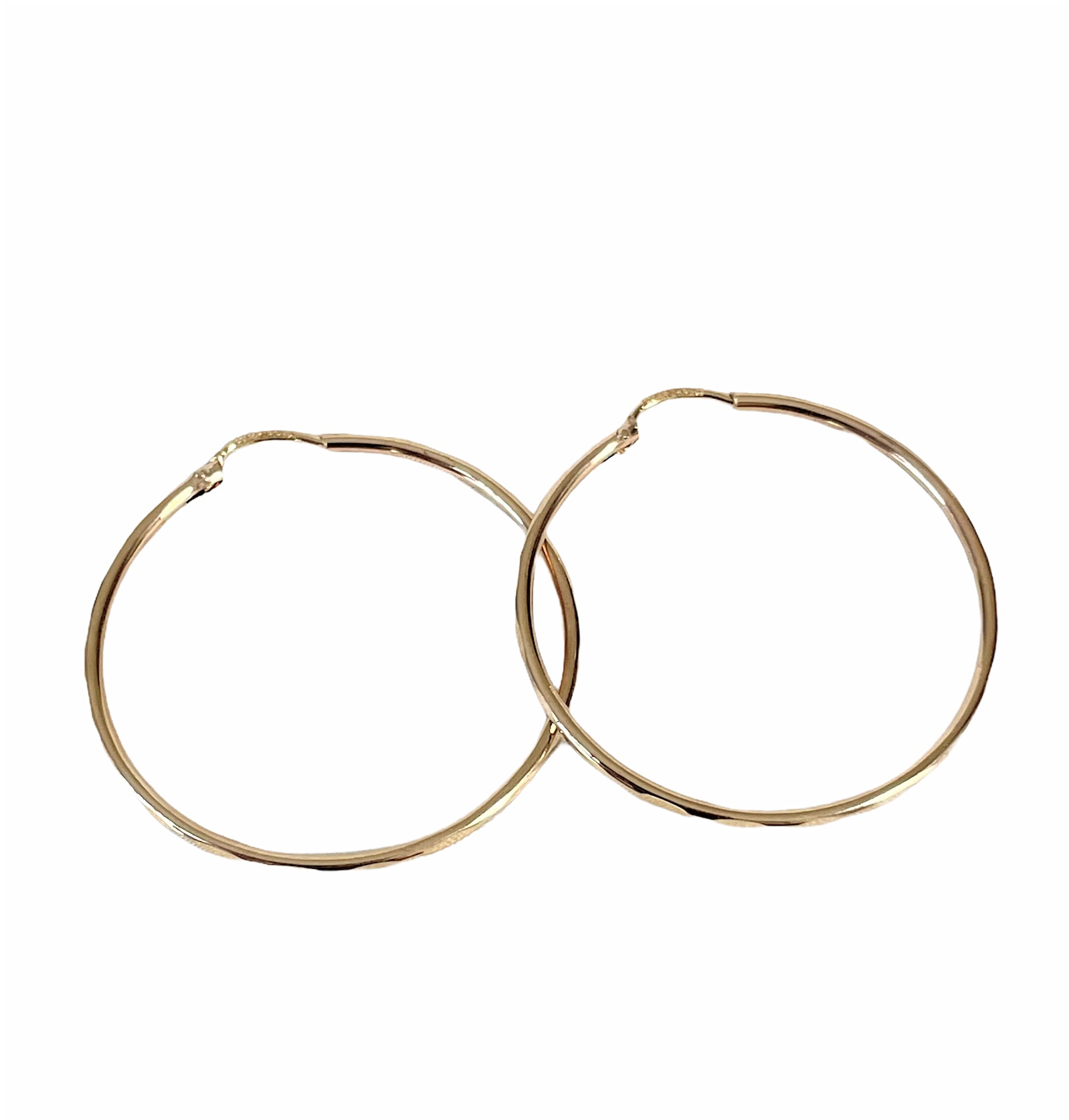 Coquettish hoop earrings with a diameter of 3.3 cm in 10 carat gold 10k