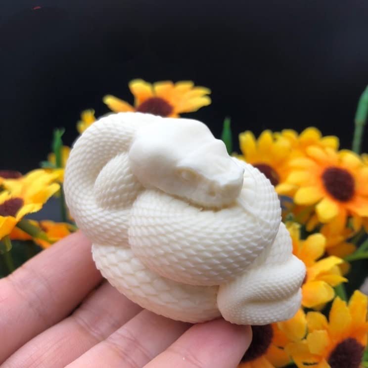 Amazon.co.jp: 白へび 置物 縁起物 かわいい 小型 蛇 ヘビ 巳年 干支