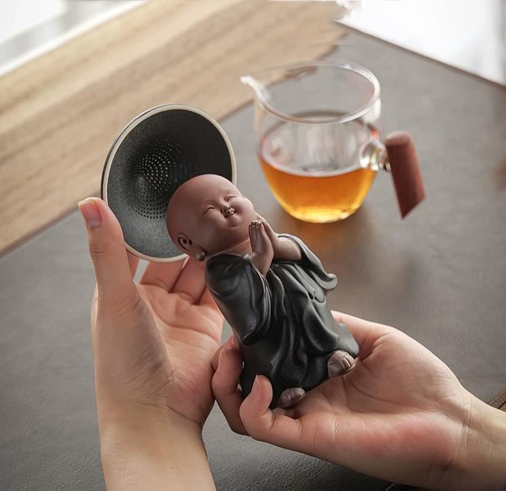 Infusor de té de malla fina de cerámica, infusor para té suelto, colador de malla fina, estatua de monje pequeño, decoración de mesa de té, filtro de té A01