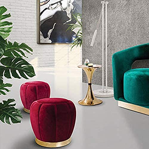 Tabouret bas minimaliste pour un changement de chaussures confortable dans l'entrée