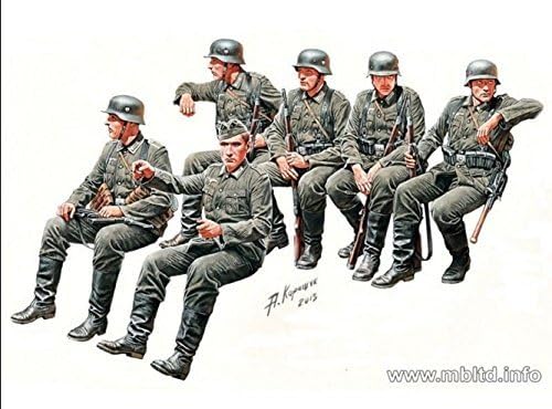 Master Box German Infantry ON The March, WW II ERA 6 Figures 1/35 35137