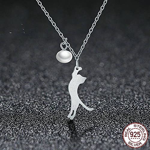 Collier chat perlé tendance minimaliste aux finitions uniques