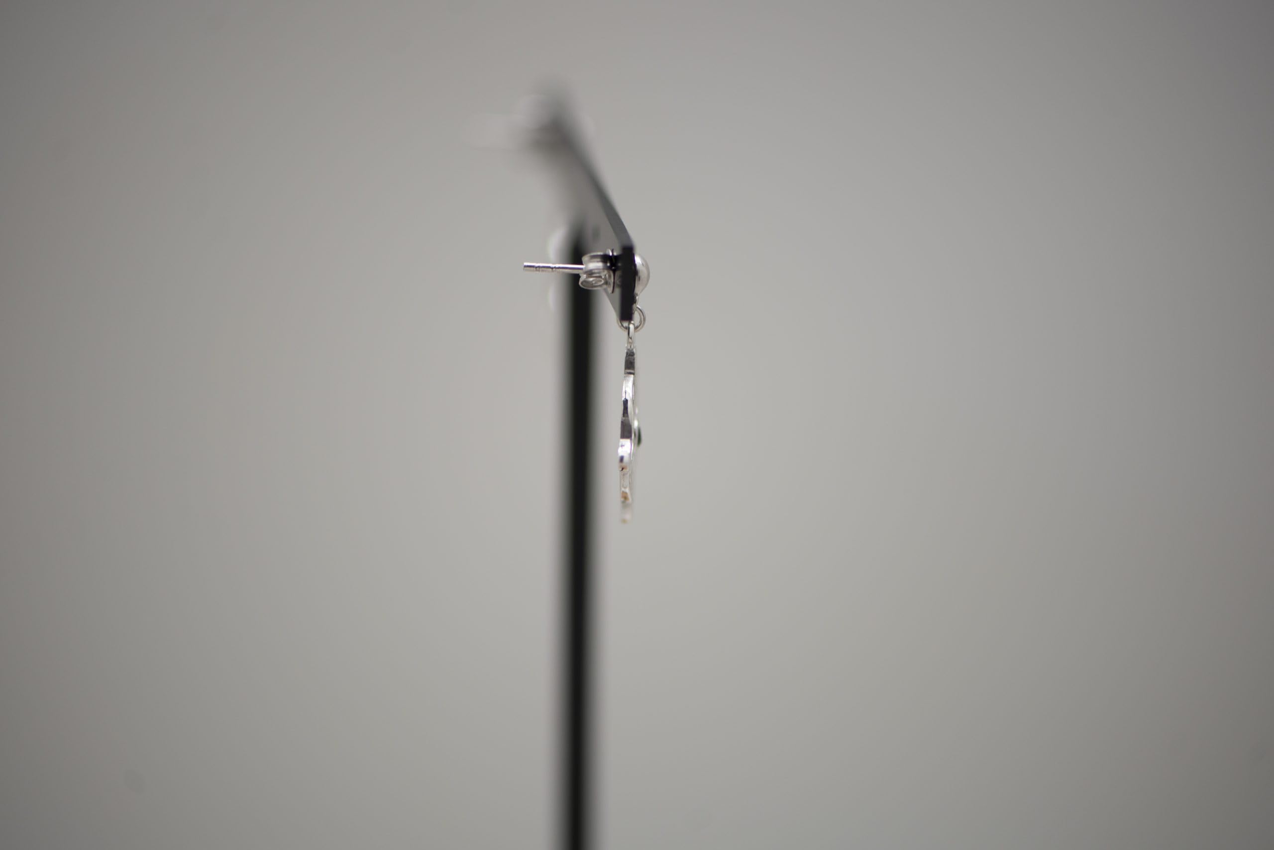 Kolczyki ze srebra wysokiej próby 925 i czarnej cyrkonii sześciennej z zapięciem typu łezka - węzeł czarownicy (19 mm szt. + 7 mm zapięcie)