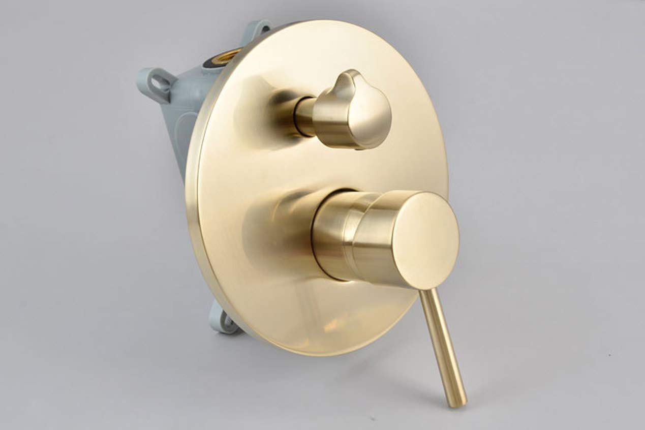 Luxury Brushed Gold Wall Mounted Bathtub Rubinetto Set with Solid Brass Shower Taps Modern Bath Shower Set with Mixer Tap for a Relaxing Shower Experience