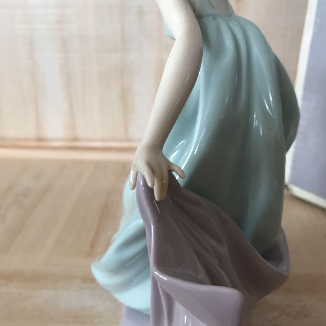 LLADRO リアドロ 5月の舞踏 フィギュリン Amazon.co.jp: LLADROリヤドロ5月の舞踏フィギュリン : Toys & Games