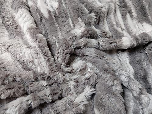 Tissu en fausse fourrure synthétique gris pour plaid cocooning de salon