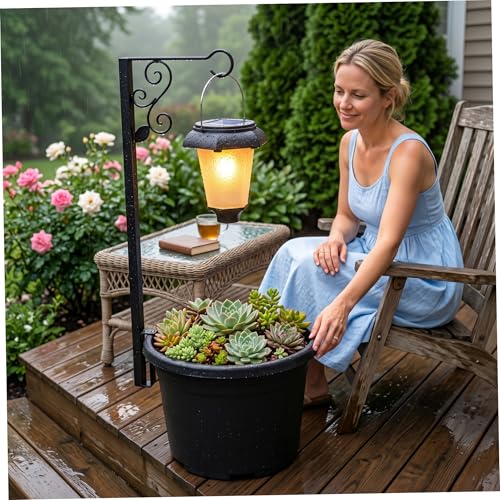 Macetero solar negro para iluminar zonas oscuras del jardín sin cables 3