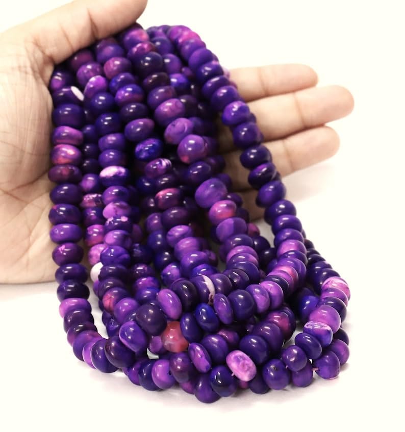 Opale violette naturelle mate pour création de bijoux raffinés de luxe