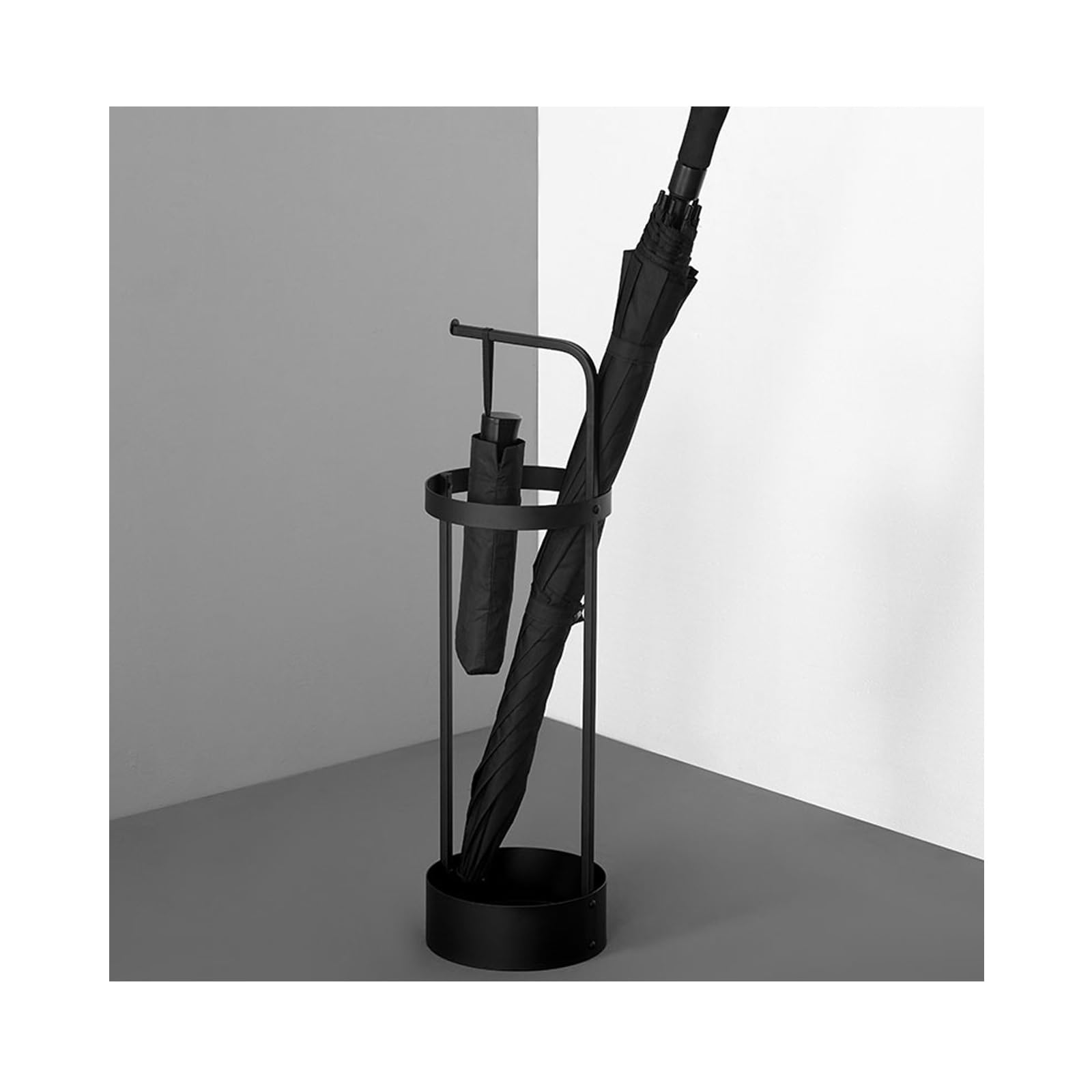Porte-parapluies minimaliste moderne en métal avec bords renforcés pour entrée