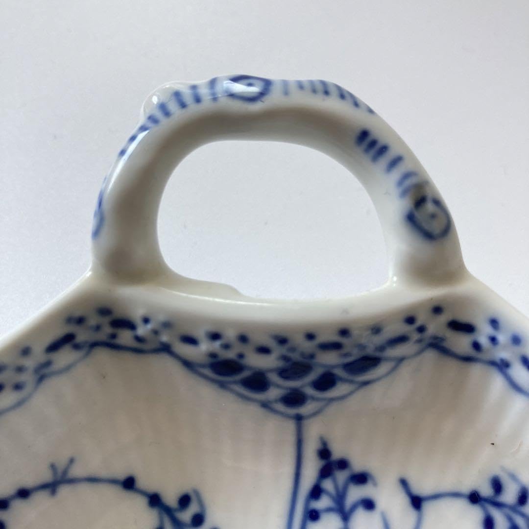 ロイヤルコペンハーゲン　ブルーフルーテッド　リーフ（小） Amazon.co.jp: ロイヤルコペンハーゲン ブルーフルーテッド