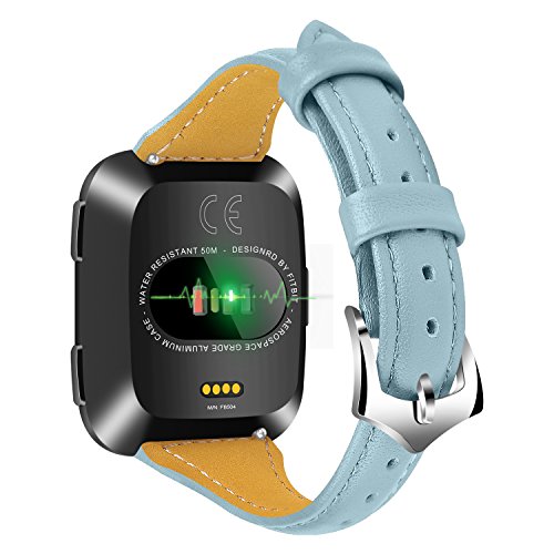 Jennyfly Bracelet de rechange pour montre Fitbit Versa 2 - En cuir véritable - Avec boucle en métal - Réglable - 14 à 20,6 cm - Compatible avec Fitbit Versa/Versa 2/Versa Lite - Bleu clair