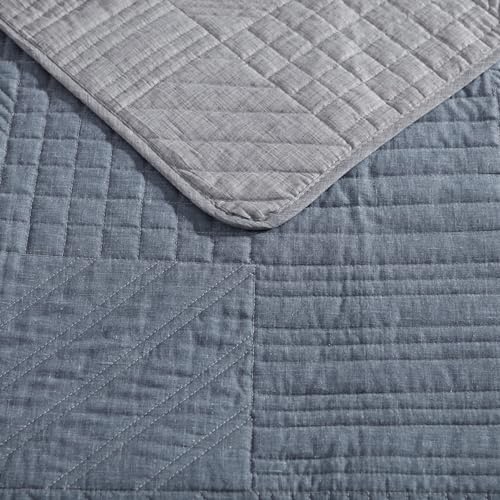 Image of Eddie Bauer - King Quilt Set, Reversible Bedding with Matching Shams, Lightweight Home Decor for All Seasons (Hidden Lake Blue, King)