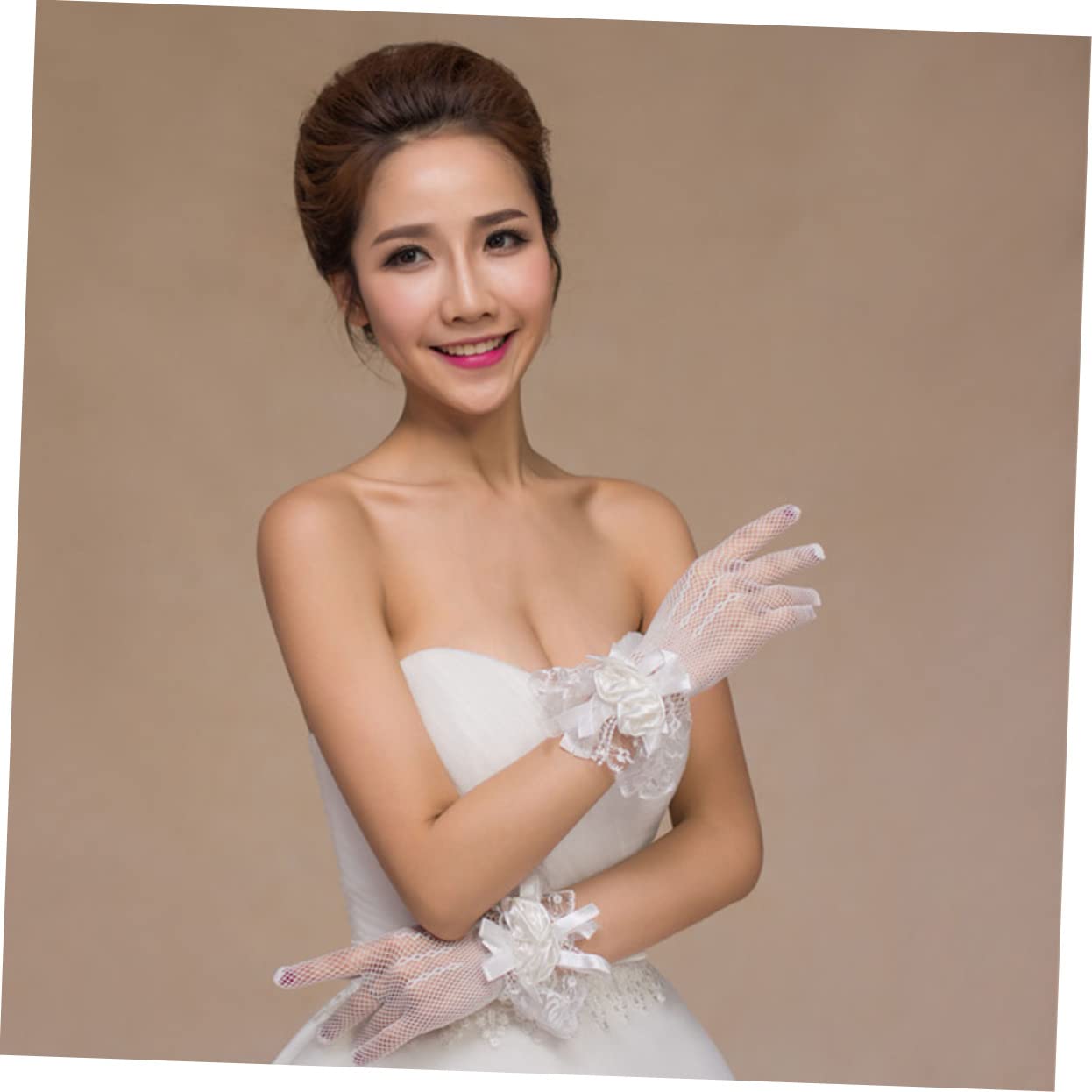 SHERCHPRY Guantes de boda guantes de boda vestido de invitada de boda formal guantes de encaje de las mujeres guantes de flores de encaje guantes de novia de boda cintas… Beige