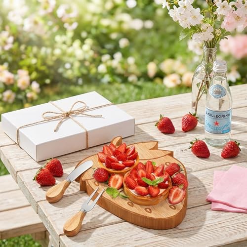 Whaline - Tabla de cortar de madera con diseño de fresa, 4 piezas, incluye cuchillos y tenedores, ideal para fiestas temáticas, baby shower, cumpleaños y decoración de mesa miniatura 4