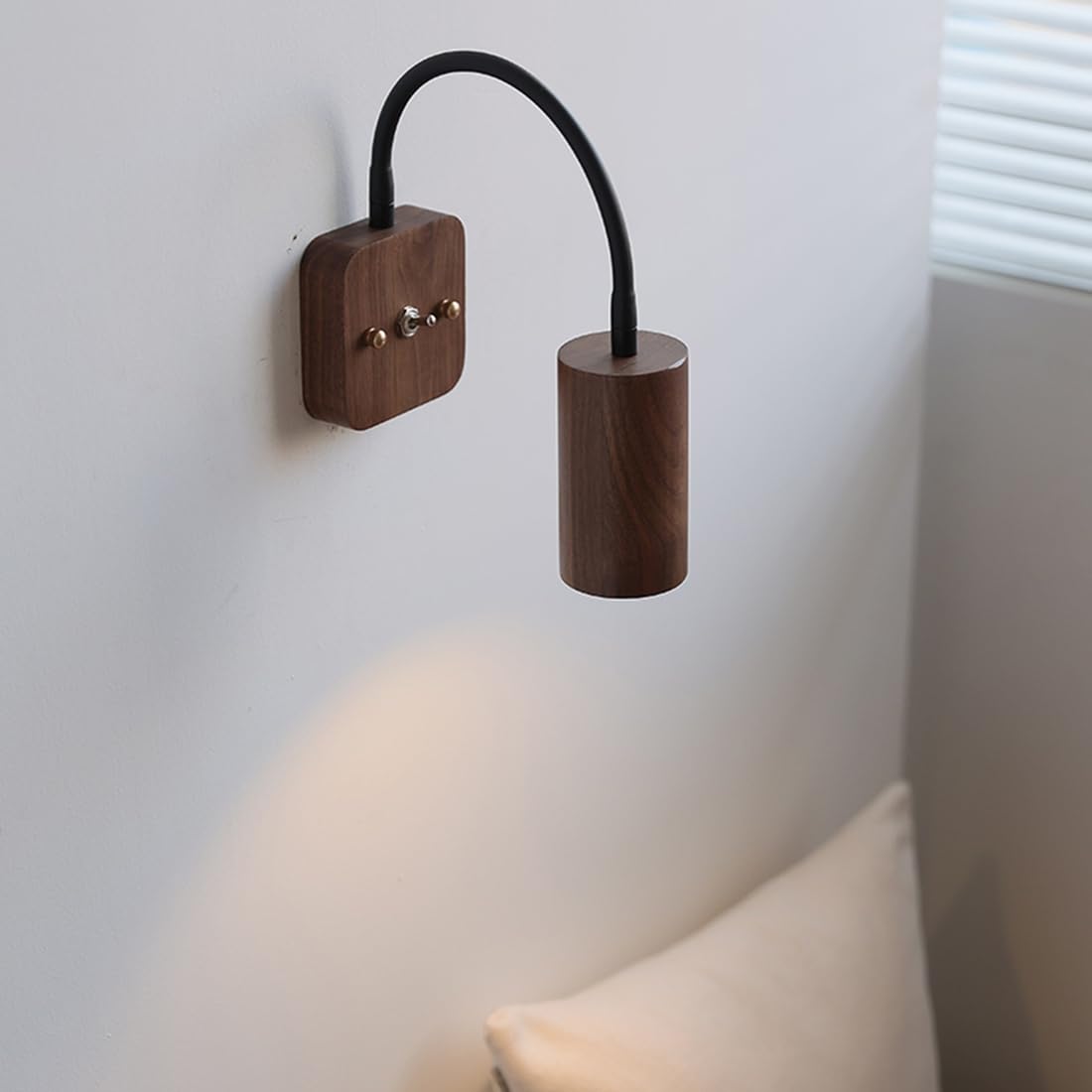 Lampada da Comodino in Legno con Tubo Nero, Applique a LED dal Design Vintage, Rotonda, in Legno di Noce, per Interni, Soggiorno, Camera da Letto.