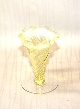 Amazon.co.jp: イギリスアンティーク ウランガラス 乳白ウラン色