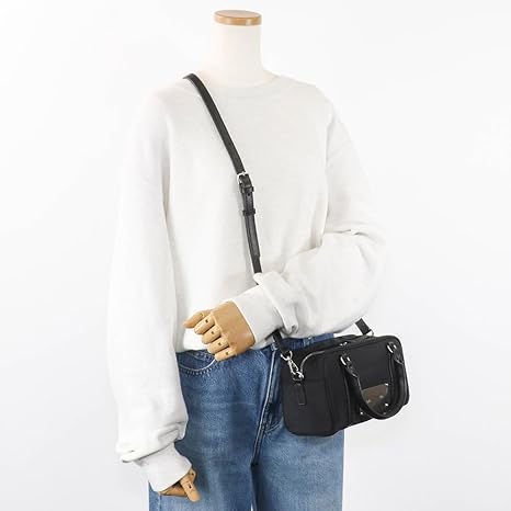 matin kim ショルダーバッグ　ミニショルダー　チェーンショルダー　完売品 Matin Kimショルダーミニバッグ チェーンストラップ付き - メルカリ