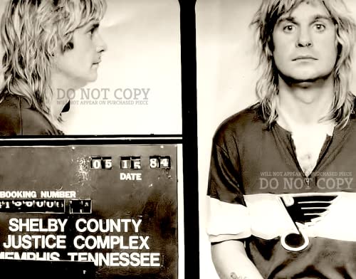 Photo Ozzy Osbourne Mugshot 1984 Black Sabbath 28x35cm pour Déco Murale Rock