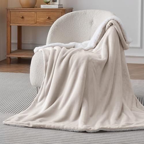 BEDSURE Kuscheldecke - Warm Sherpa Wolldecke & Sofadecke, Flauschig Sofaüberwurf Decke, Dicke Couchdecke, Fleecedecke, Flauschige Wohndecke für Couch, Beige, 150x200 cm, XL