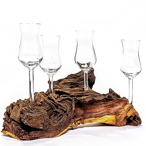 Facile da usare: i 4 bicchierini da liquore su una radice di legno sono ideali per belle serate in quattro e da spingere. La forma classica e stabile sta benissimo in qualsiasi bar o cucina