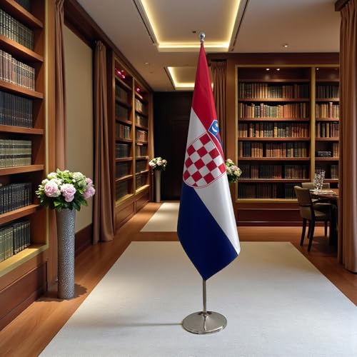 Drapeau Croatie avec pied et mât installé dans le hall d'une université Code CN2-HR - 2