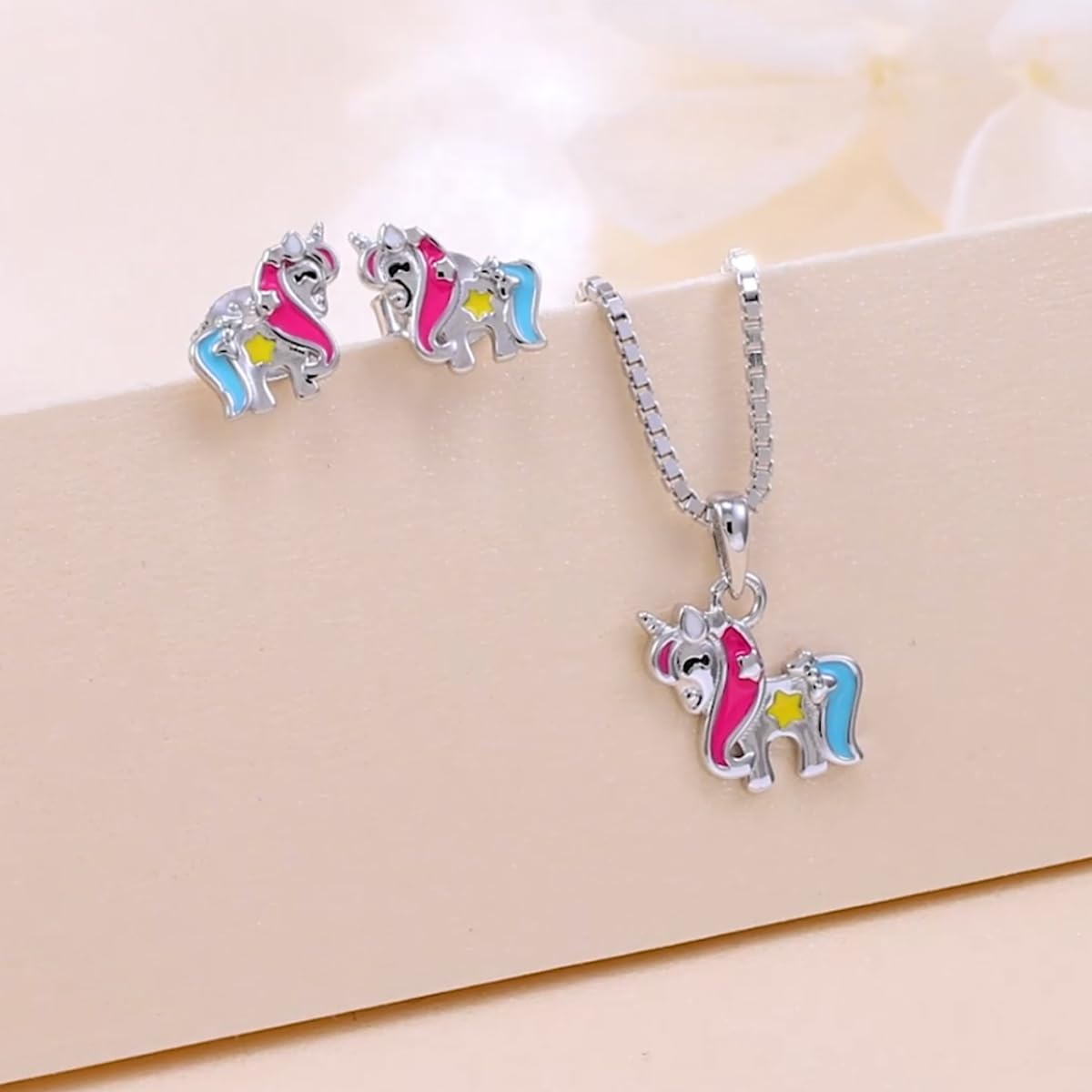 PAVELS Einhorn Schmuckset für Mädchen - Ohrstecker und Kette aus echtem 925 Silber - Magischer Kinderschmuck für besondere Anlässe - Perfekte Geschenkidee für junge Schmuckliebhaberinnen
