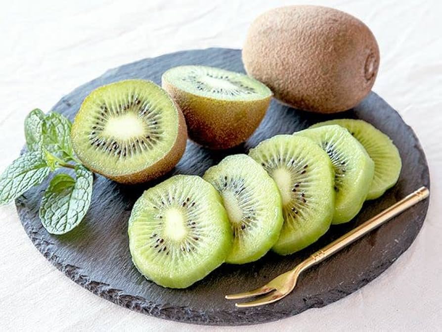 フルーツ・果実 QeroWhi ゼスプリ レッド キウイフルーツ》 宝石のように果肉が赤い品種