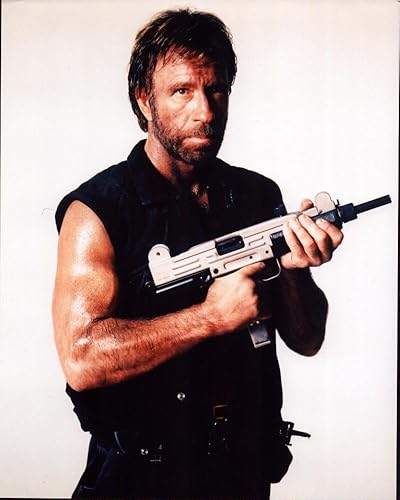 Miniatura 1 de Posterazzi Chuck Norris Holding Gun In Delta Force 2 - Impresión fotográfica (8 x 10) - Artículo # MVM01709