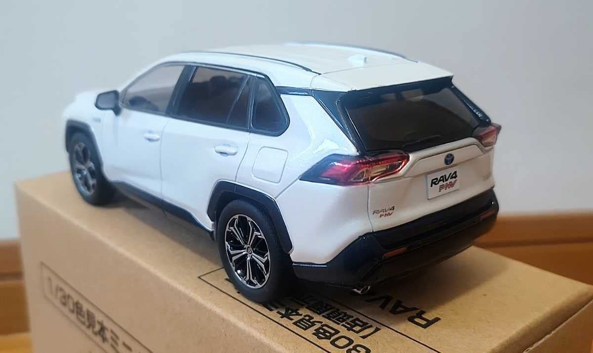 Amazon | ミニカー RAV4 PHV 1/30 カラーサンプルミニカー ホワイト