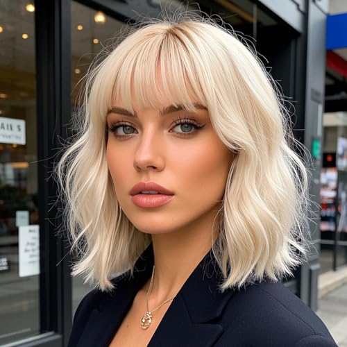Sarensall Blonde Wigs for Women Short Wavy Bob Wig With Bangs Heat Resistant Synthetic Wigs for Daily Party Cosplay Costume Wig Use