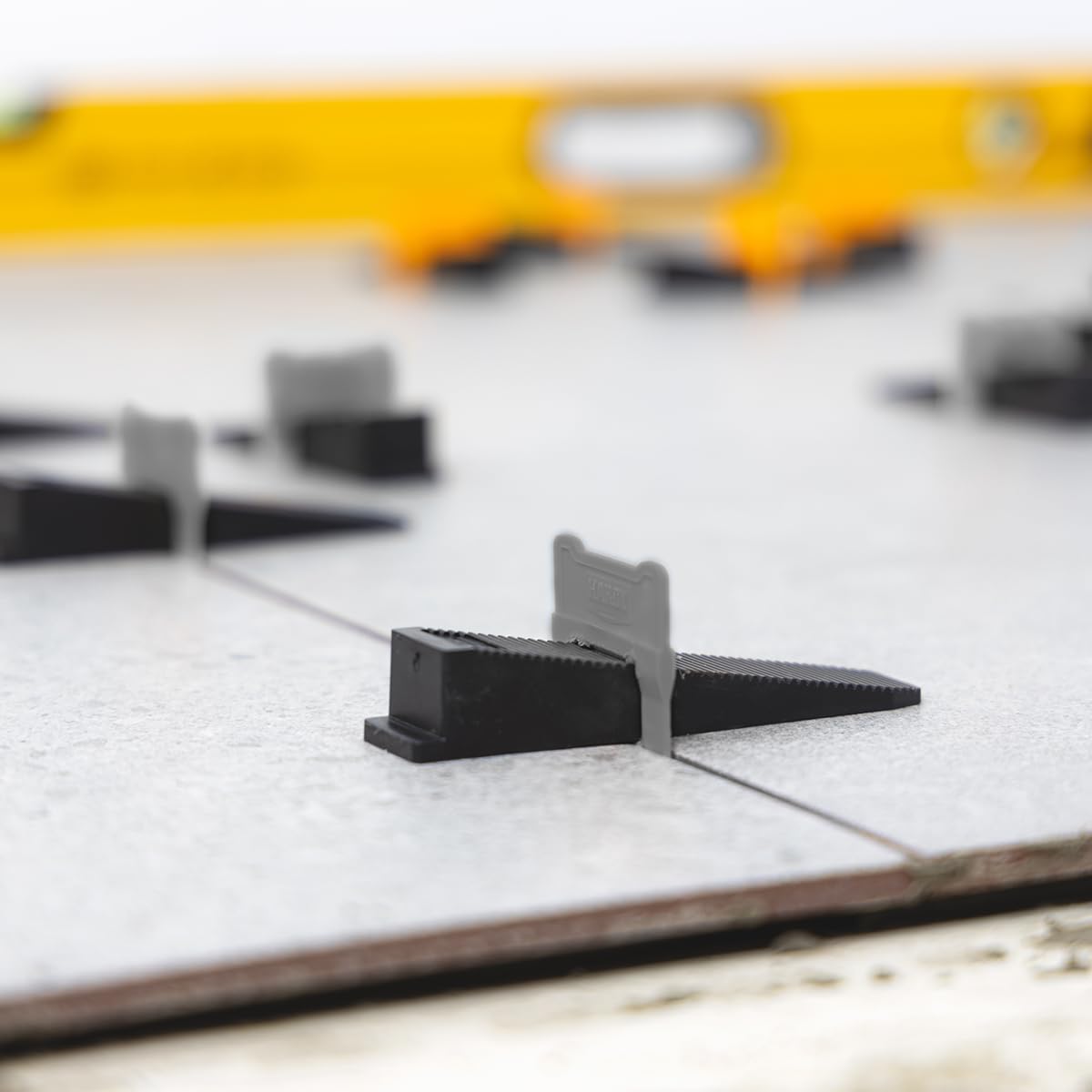 Hardy Working Tools: 100 clips de plástico de 1,5 mm para sistemas de nivelación de baldosas de pared y suelo, lengüetas de colocación