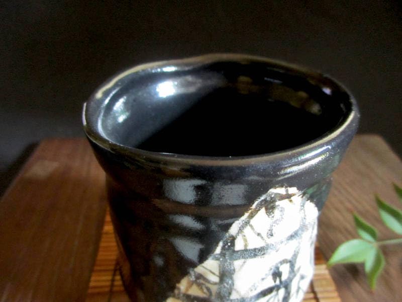 Amazon | 源九郎窯 加藤健 黒織部 薄文 湯呑（共箱） | 加藤健 | 湯呑み