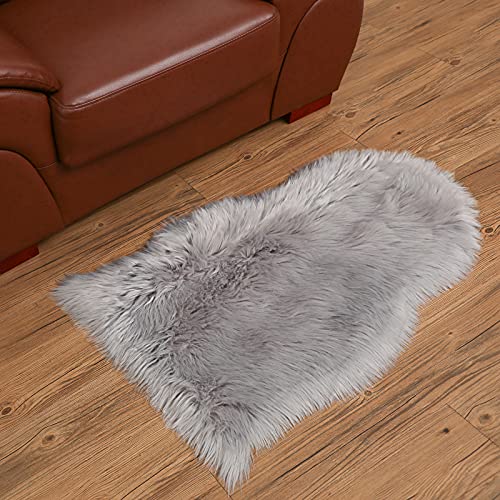 SXYHKJ Faux Lammfell Schaffell Teppich Lammfellimitat Teppich Longhair Fell Optik Nachahmung Wolle Bettvorleger Sofa Matte (Grau-1, 60 x 90 cm (Unregelmäßig)
