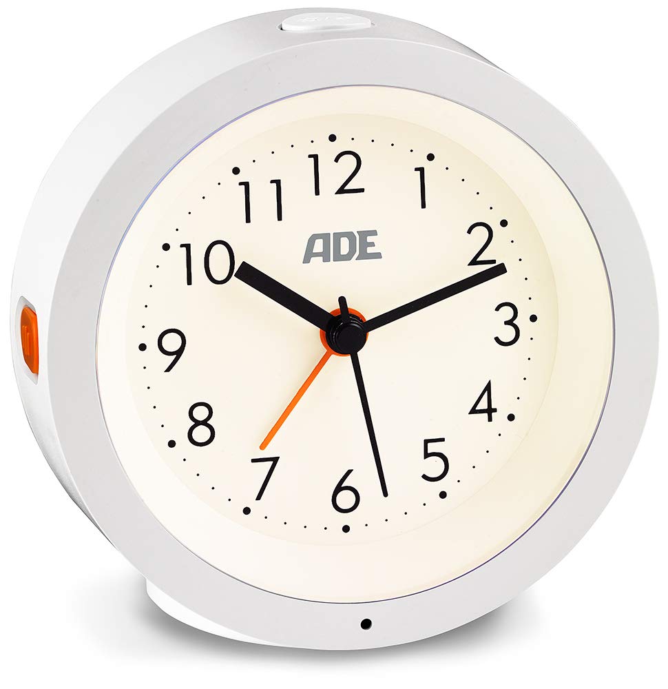 ADE Analoger Wecker mit ansprechendem Design | Wecker mit Licht, Schlummerfunktion | lautloser Wecker ohne Ticken | batteriebetrieben | weiß
