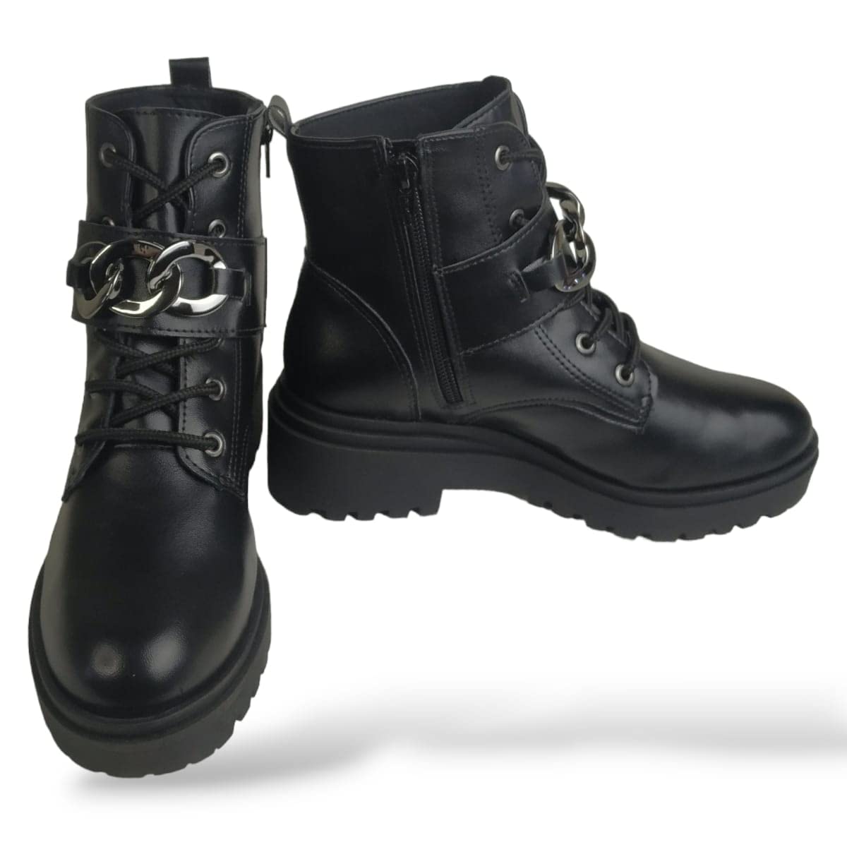 Bota Coturno Feminino Via Marte Preto Tratorado Com Fivela Tamanho:35;Cor:Preto em promoção! Veja a oferta e mais achadinhos de Botas 5 Hoje é o melhor dia para comprar Bota Coturno Feminino Via Marte Preto Tratorado Com Fivela Tamanho:35;Cor:Preto com aquele preço maroto! Promoção! Aproveite a oferta! 5