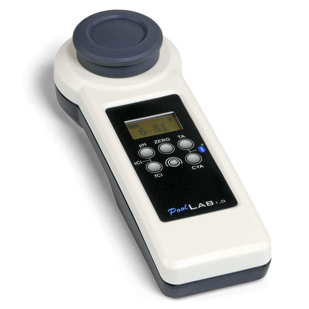 PoolLab 1.0 Photometer Premium Edition - 13 in 1 Pooltester mit Bluetooth 4.0 - IP68 wasserfest - pH Chlor Alkalinität Cyanursäure - inkl. Refill-Pack & Ersatz-Küvette