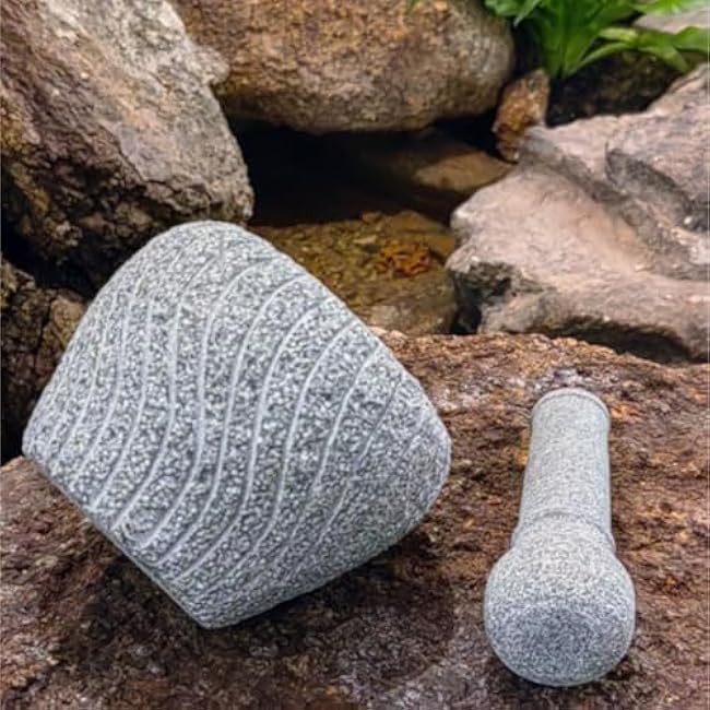 QUQUQ Mortar and Pestle Set Retro Stone Mortar Garlic Pounder Household Old Fashioned Grinder Pestle Set Seasoning Spice Tools(12cm)