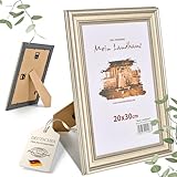 Flexibel einsetzbar: Für Hoch- und Querformat geeignet – kleinere Formate mit Aufsteller, größere zum Aufhängen