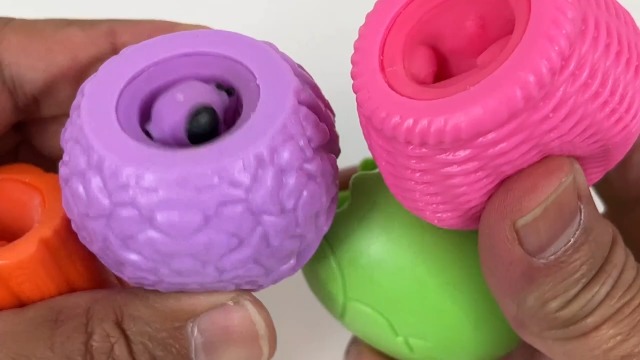 Amazon.com: Raymond Geddes Squeeze 'N' Pop Toy (24 Pack) - Squishy