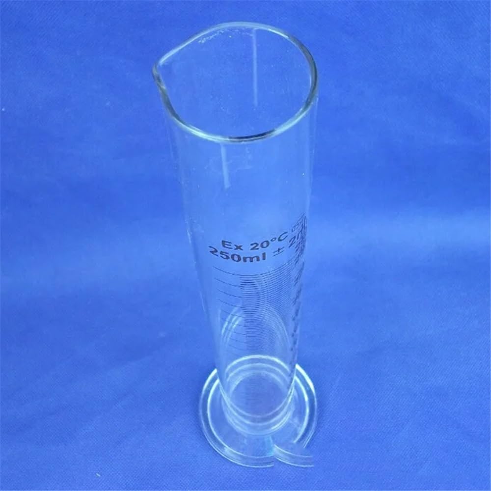 Misurazione di laboratorio. Cilindro graduato in vetro da 250 ml