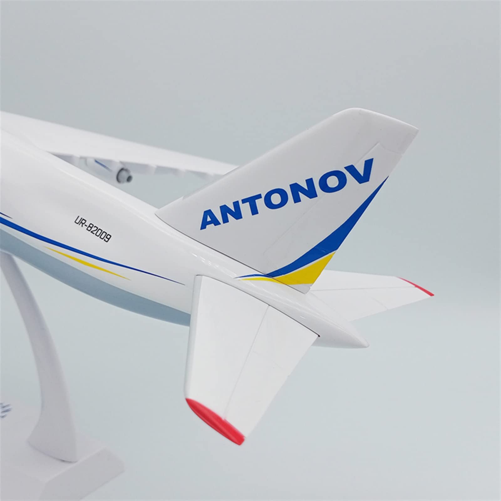 Skopiuj model samolotu 1/200 dla rosyjskiego Antonowa AN124 zestaw modeli do składania samolotu transportowego skala odlewana prefabrykowana kolekcja samolotów (kolor: B)