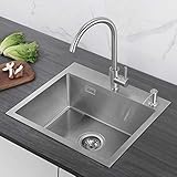 𝐀𝐮𝐬𝐠𝐞𝐳𝐞𝐢𝐜𝐡𝐧𝐞𝐭𝐞𝐬 𝐃𝐞𝐬𝐢𝐠𝐧: In Anbetracht der Tatsache, dass es in der Küche weitere Geräte geben wird, die entleert werden müssen, verfügt unser Abtropfer über zwei Anschlüsse für andere Geräte wie Waschmaschine und Geschirrspüler. Dadurch wird Ihre Küche viel kompakter.