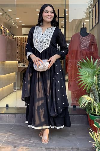 Image of Jwalin Women's Embroidered Kurta Pant Set with Dupatta|Silk Blend Ethnic Set