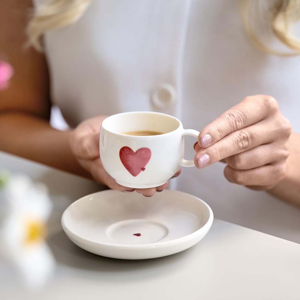 like. by Villeroy & Boch – With Love Espressountertassen 6er Set, Maße: ca. 12 x 12 x 2,5 cm, Weiß mit rotem Aquarelldekor, Spülmaschinenfest & Mikrowellensicher, Herzmotiv, Kaffeeuntertasse, Premium