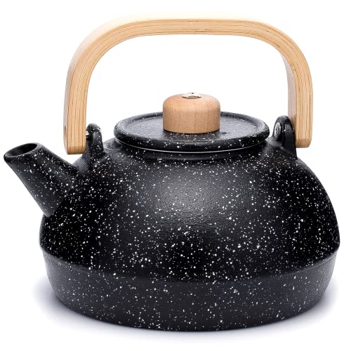 MILVBUSISS Théière en Fonte, Grande Capacité 1300ml Bouilloire à Thé avec Infuseur pour Cuisinière, Poignée en Bois Théière Japonaise pour Feuilles Mobiles Enduites d’Intérieur émaillé, Noir