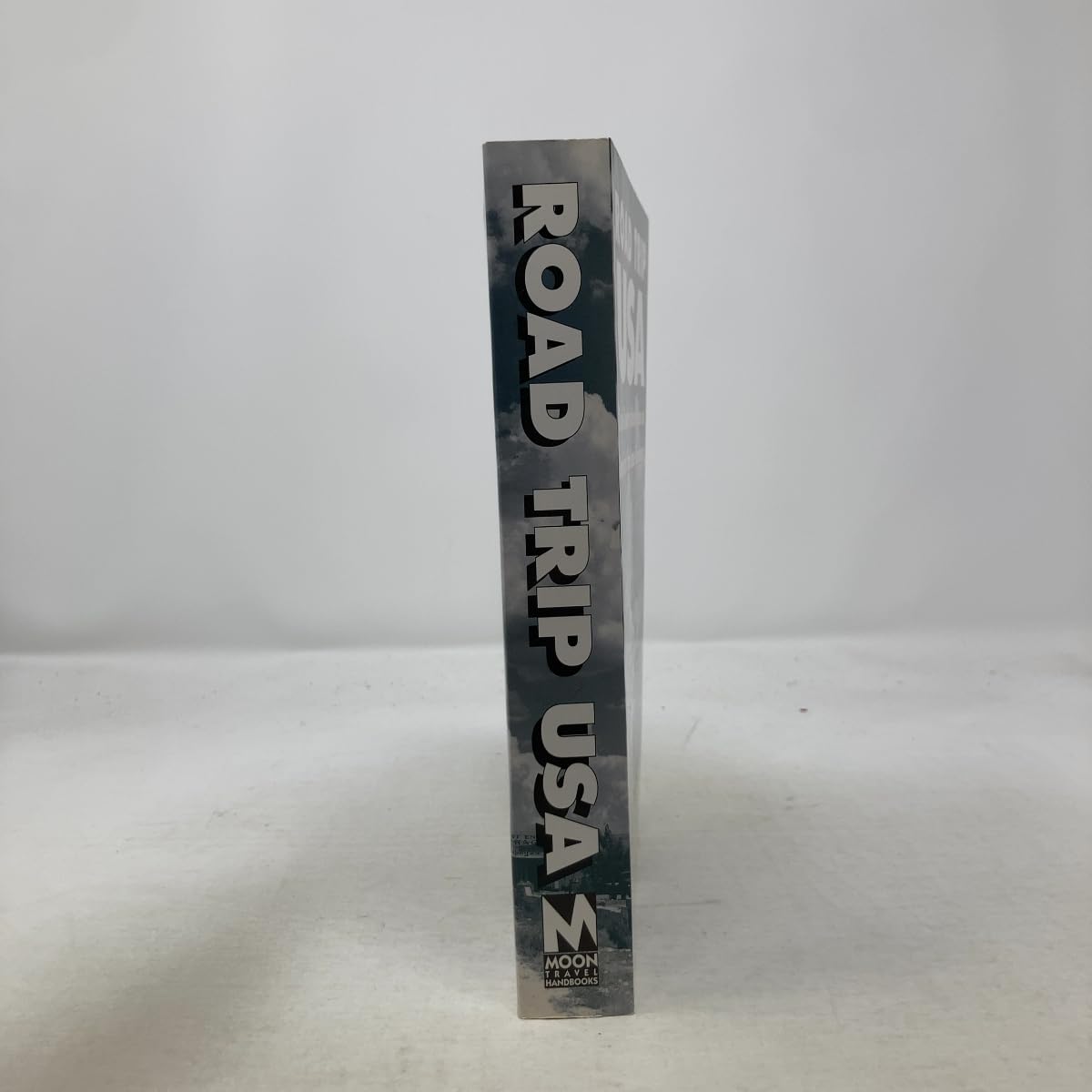 Road Trip USA: Cross-country Celebration of America's Two-lane Highways with a Network of Intersecting Routes Between and Beyond the Interstates (Moon Handbooks)