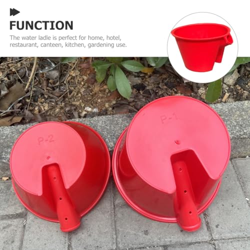 Louche à eau rouge à poignée ergonomique et grosse capacité au design simple