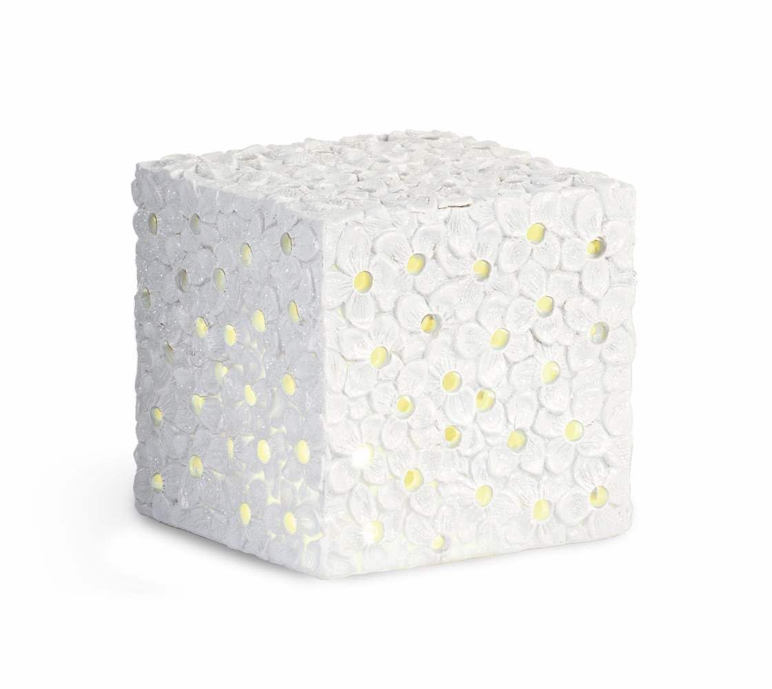 Cube blanc avec fleurs et LED pour en finir avec la deco terne et sans vie